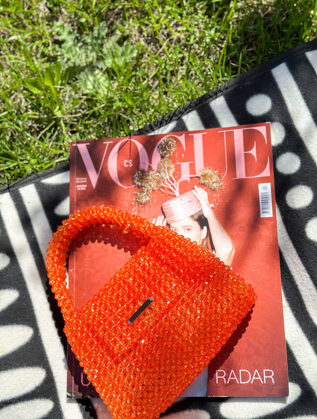 CLASSY Acrylic Beaded Crossbody Bag