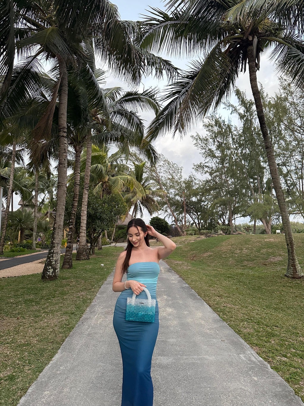 MAVI Acrylic Beaded Beach Ombre Bag